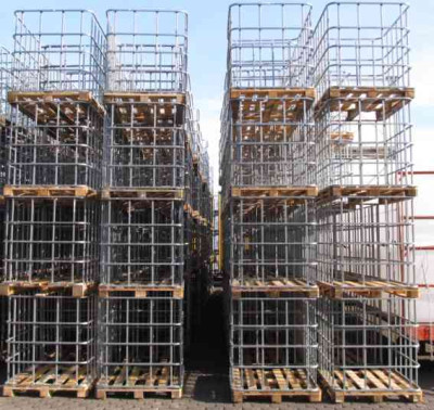 IBC Gitterboxen auf Holzpalette - FUSTI/Schütz